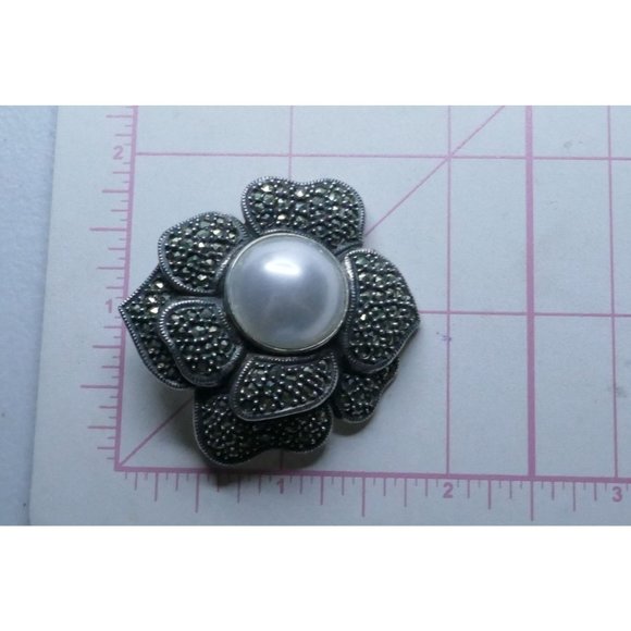 Big Bold Signed Judith Jack Sterling Silver Marcasite Faux Pearl Flower Brooch - Picture 11 of 12